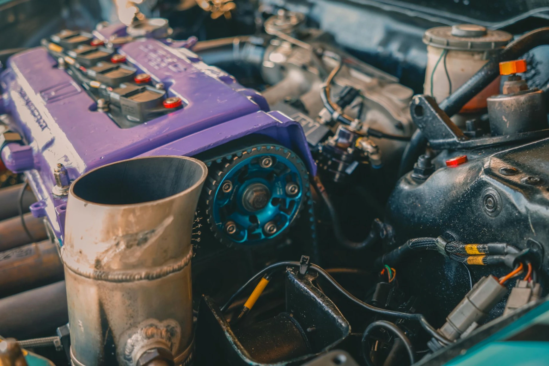 Detalle del motor de automóvil modificado para carreras