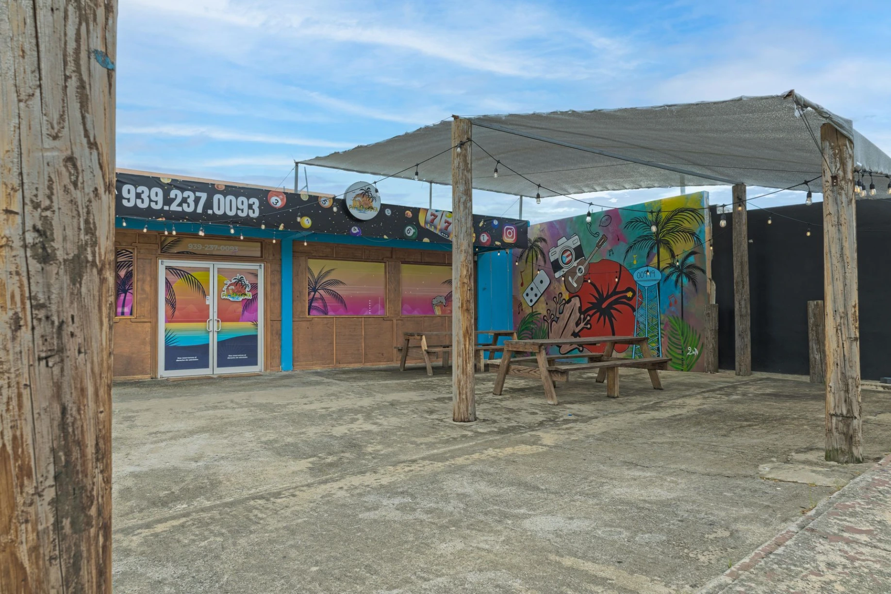 Fachada de negocio fotografiado para contenido comercial en Puerto Rico